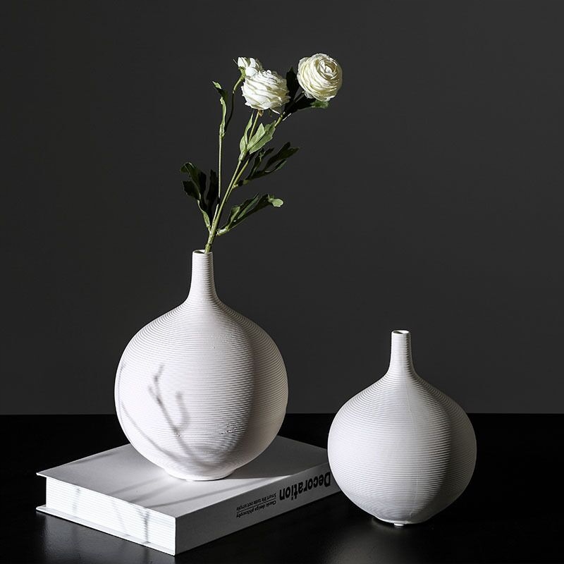 keramicka_ovalna_vaza_na_kvety_biela_24cm_a
